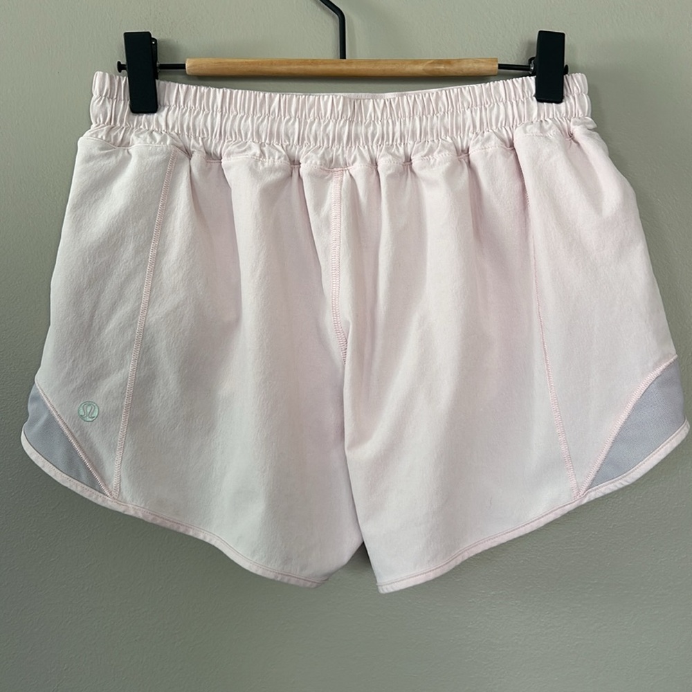 Lululemon Hotty‎ Hot Short II Sz 6 - Picture 2 of 7